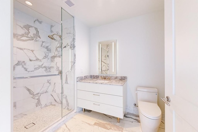 bathroom with tiled shower, toilet, and vanity