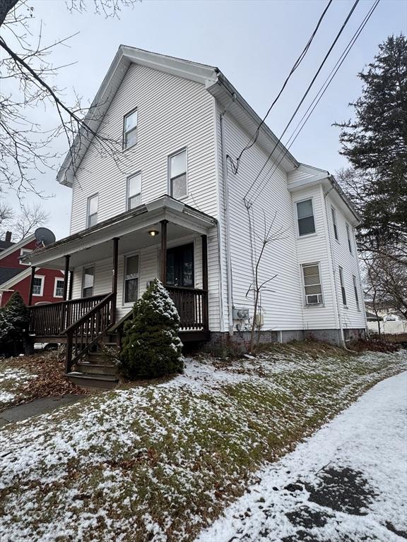 view of front of home with covered porch