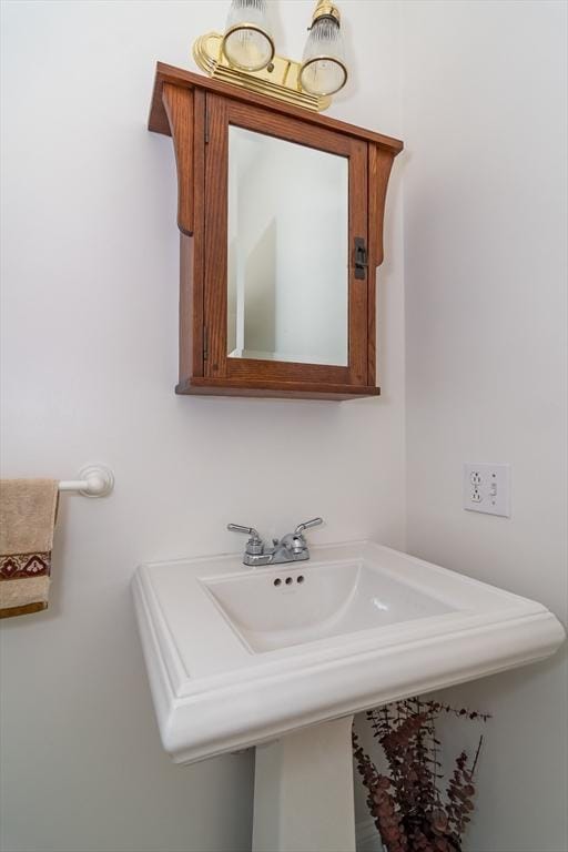 5 Warner Way, Canton, MA 02021 - bathroom featuring a sink