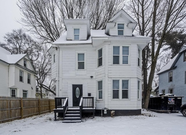 view of front of property