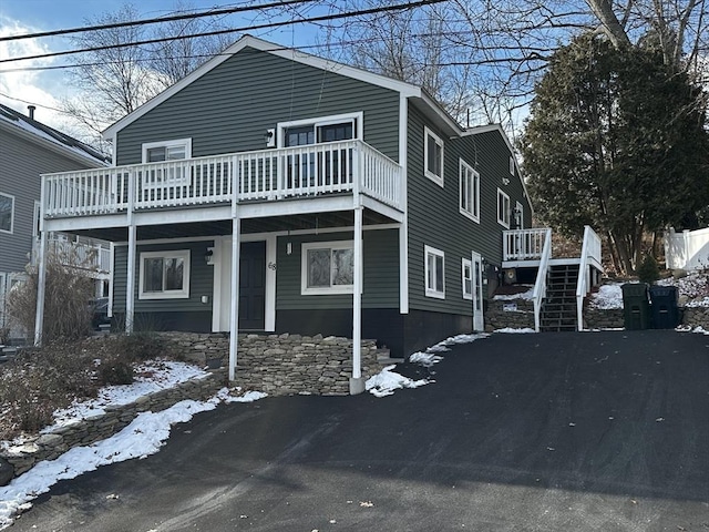 view of front property featuring a deck