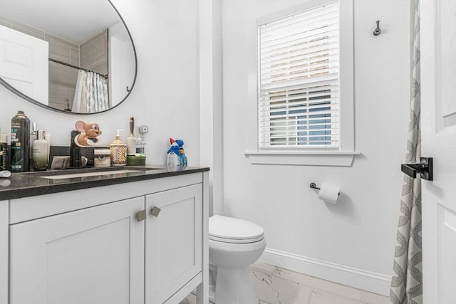 bathroom featuring a shower with curtain, vanity, and toilet