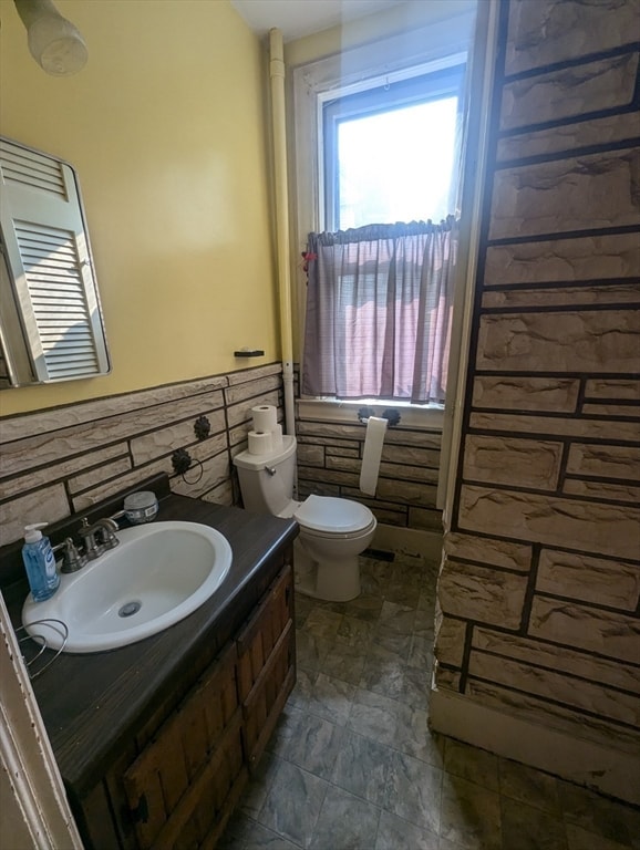 bathroom with toilet and vanity