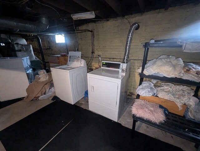 laundry room featuring independent washer and dryer