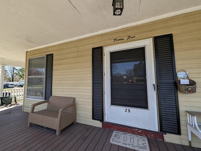 entrance to property featuring a porch