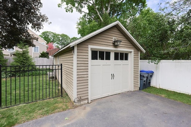 5 Baxter St, Westborough, MA 01581 - detached garage featuring asphalt driveway