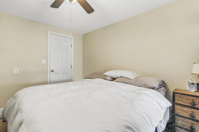bedroom featuring a ceiling fan