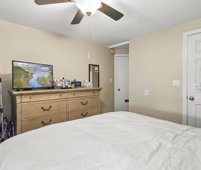 bedroom featuring a ceiling fan