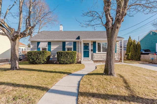 view of front of property with a front yard