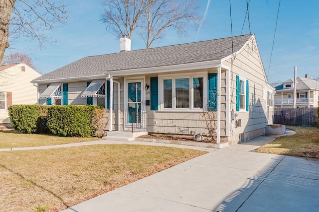 bungalow featuring a front yard