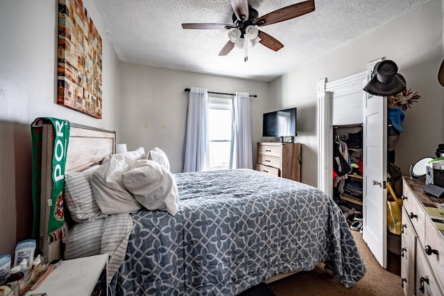 carpeted bedroom featuring ceiling fan, a textured ceiling, and a closet