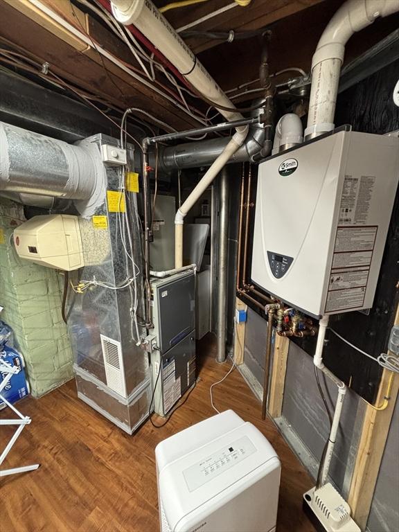 259 Gillette Ave, Springfield, MA 01118 - utilities featuring water heater