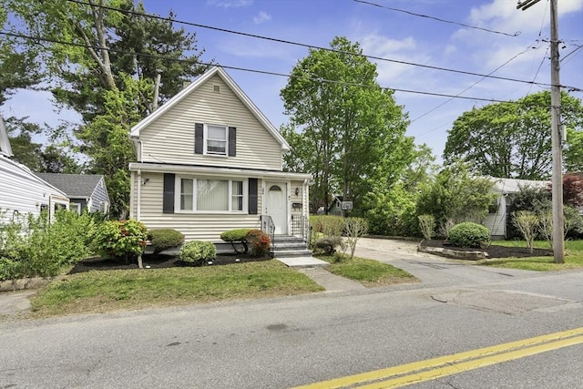 view of front of property featuring driveway