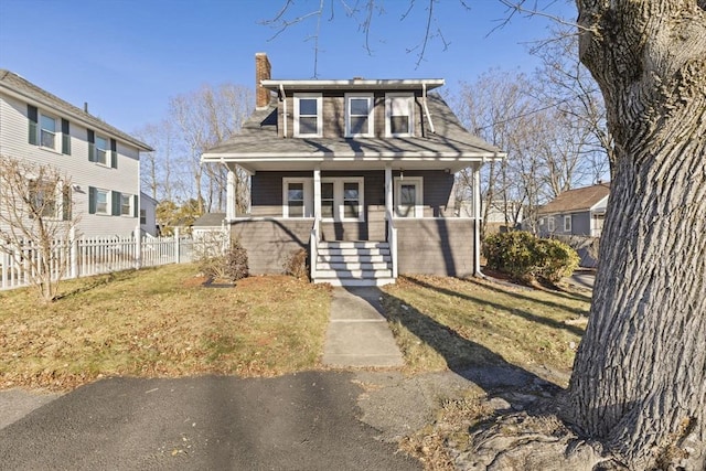 view of front facade featuring a front yard and covered porch