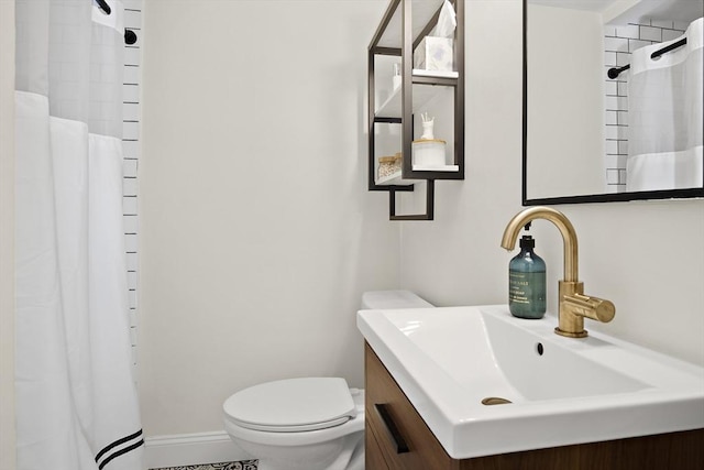 bathroom with vanity, toilet, and a shower with shower curtain