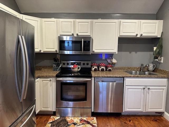 kitchen with dark wood-type flooring, white cabinetry, a sink, and stainless steel appliances