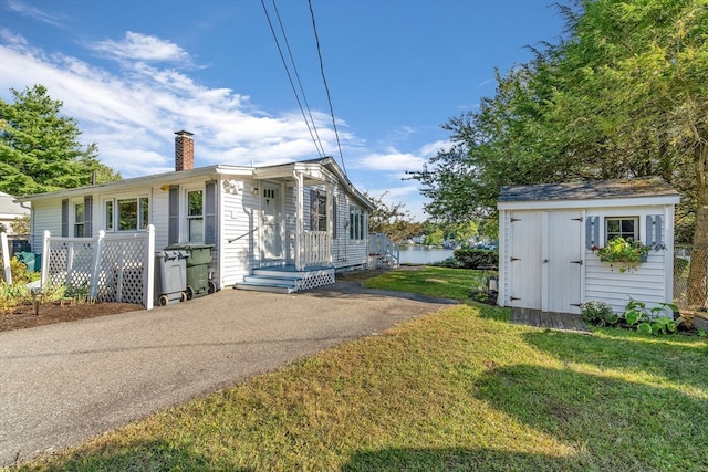 bungalow featuring a storage shed and a front yard