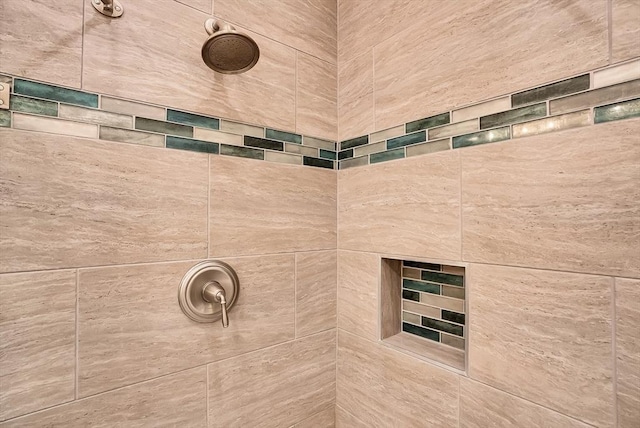 room details featuring a tile shower