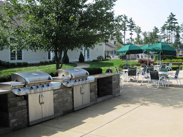 view of patio with an outdoor kitchen and area for grilling