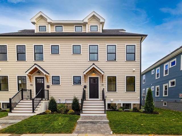 view of front facade with a front yard