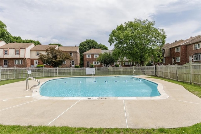 6 Loring Hills Ave Unit G4, Salem, MA 01970 - community pool with a residential view and a patio