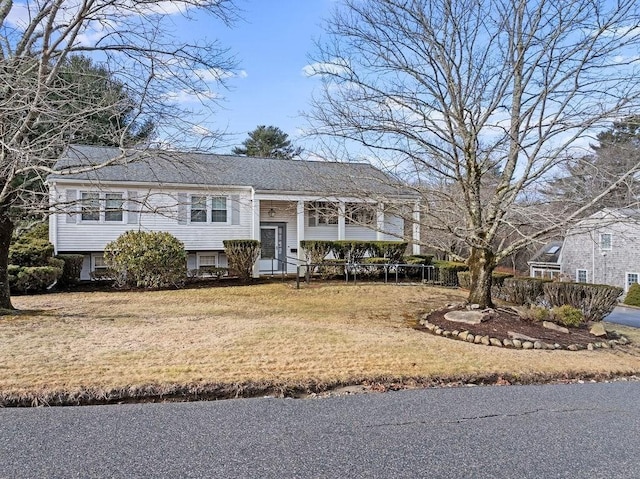 split foyer home with a front yard