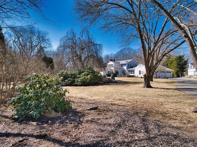 view of yard with a residential view