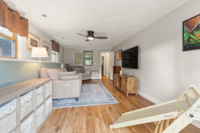 living area featuring a healthy amount of sunlight, ceiling fan, light wood-style floors, and visible vents
