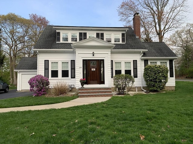 view of front facade featuring a garage and a front yard