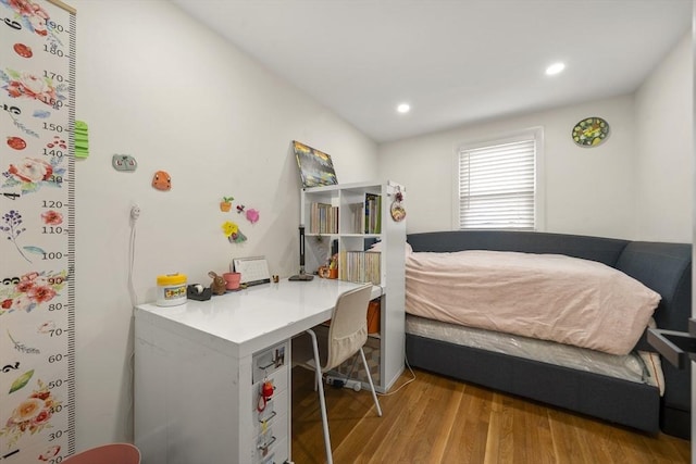 bedroom with light wood-style floors, an office area, and recessed lighting