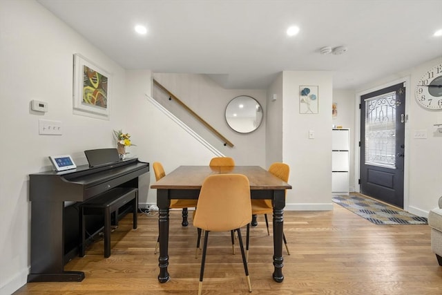 dining space with light wood-style flooring, baseboards, and recessed lighting