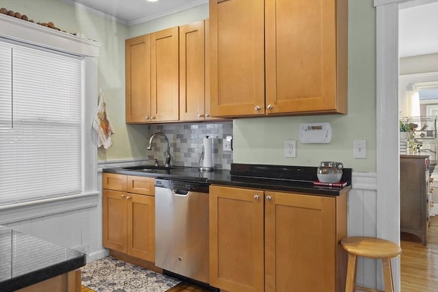 kitchen with sink, tasteful backsplash, crown molding, dishwasher, and hardwood / wood-style floors