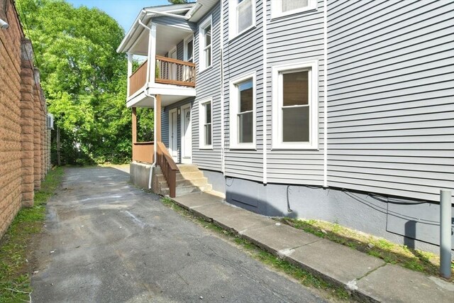 12-14 Kendall St, Springfield, MA 01104 - view of property exterior featuring a balcony
