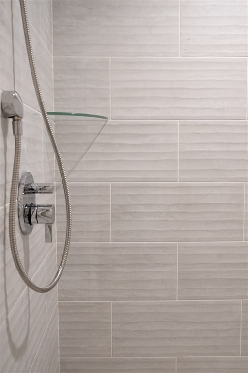 details featuring a tile shower