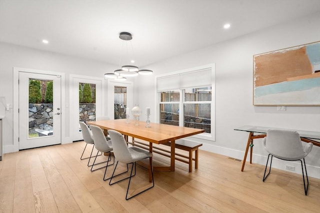 dining area featuring light wood-style floors, baseboards, visible vents, and recessed lighting