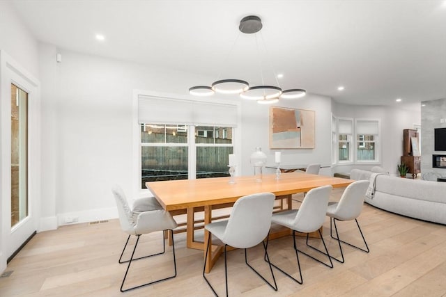 dining room featuring visible vents, recessed lighting, plenty of natural light, and light wood-style floors