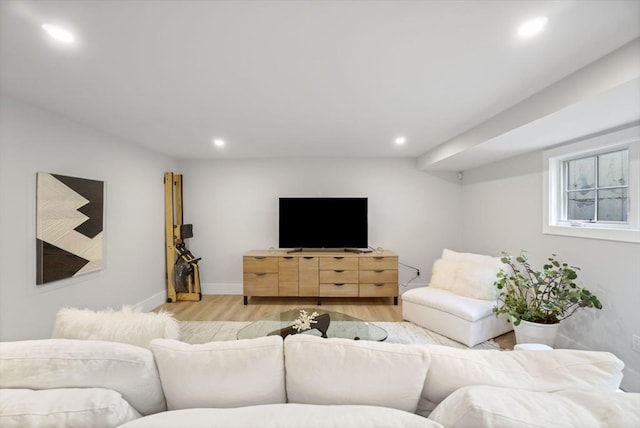 living room featuring light wood-style floors, baseboards, and recessed lighting
