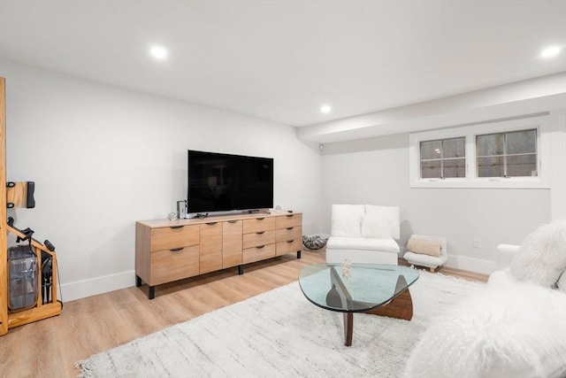 living room featuring recessed lighting, light wood-style floors, and baseboards
