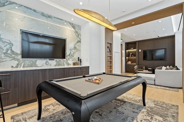 rec room with light wood-type flooring, billiards table, recessed lighting, and built in shelves
