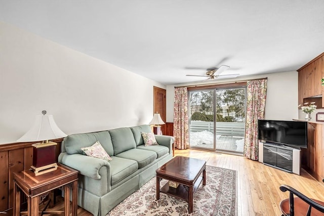 living area featuring light wood-type flooring and ceiling fan