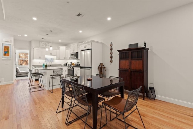 dining room featuring recessed lighting, baseboards, light wood-type flooring, and visible vents