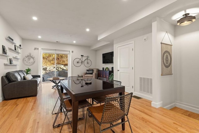 dining space featuring recessed lighting, baseboards, visible vents, and light wood-style flooring
