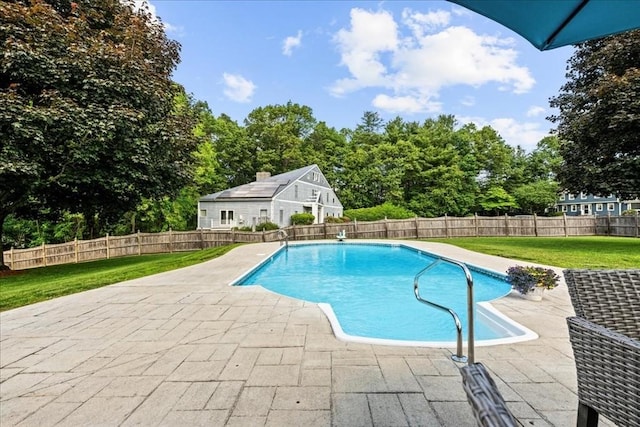 27 Crestview Dr, Uxbridge, MA 01569 - view of swimming pool featuring a patio and view of wooded area