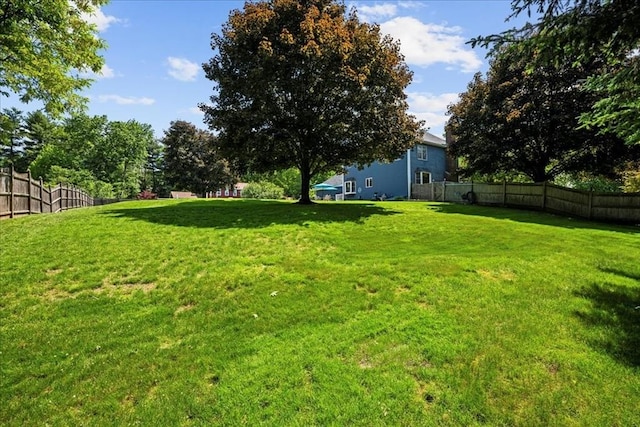 27 Crestview Dr, Uxbridge, MA 01569 - view of yard