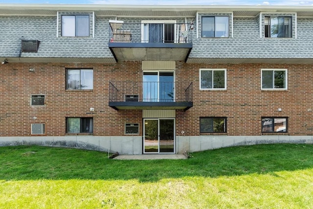 176 Maple Ave Unit 5-5, Rutland, MA 01543 - back of property with a balcony, a lawn, and brick siding