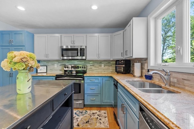 31 Monadnock Dr Unit 31, Westford, MA 01886 - kitchen featuring stainless steel appliances, a sink, healthy amount of natural light, backsplash, and recessed lighting