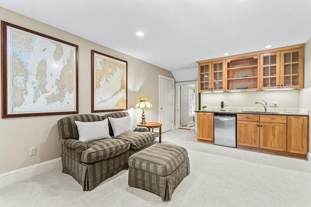 living area featuring light carpet, bar with sink, recessed lighting, and baseboards