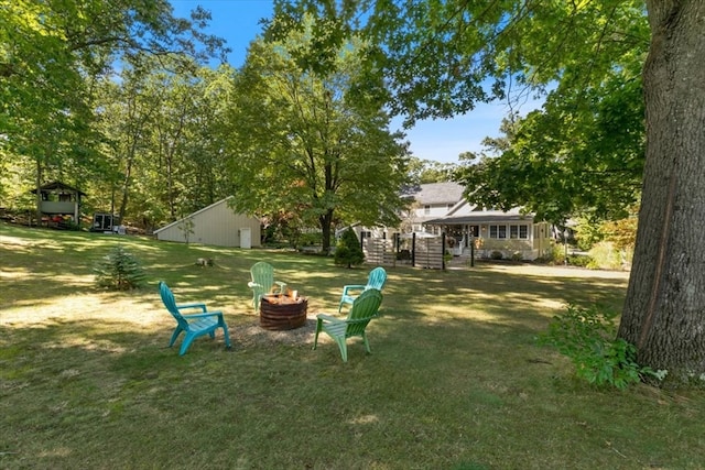 view of yard featuring an outdoor fire pit