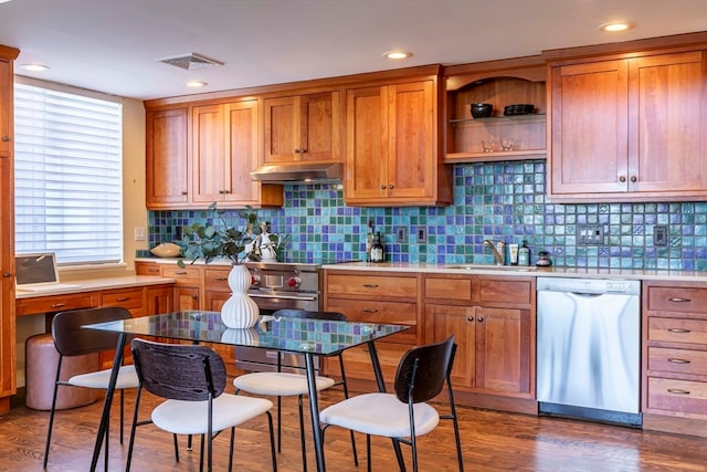 kitchen with stainless steel appliances, backsplash, dark hardwood / wood-style floors, and sink