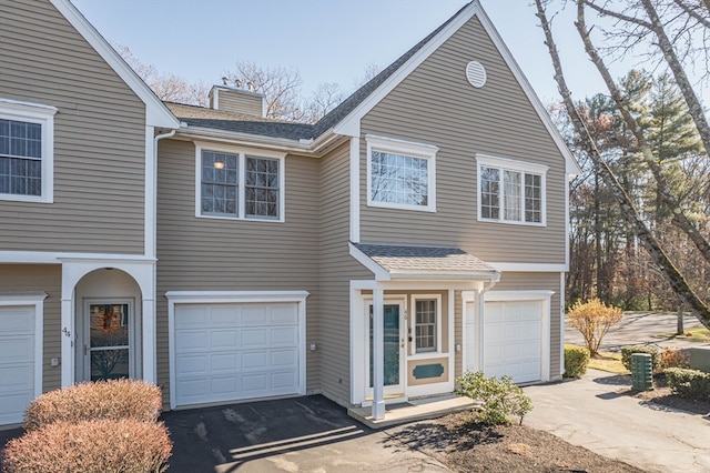 view of front facade featuring a garage